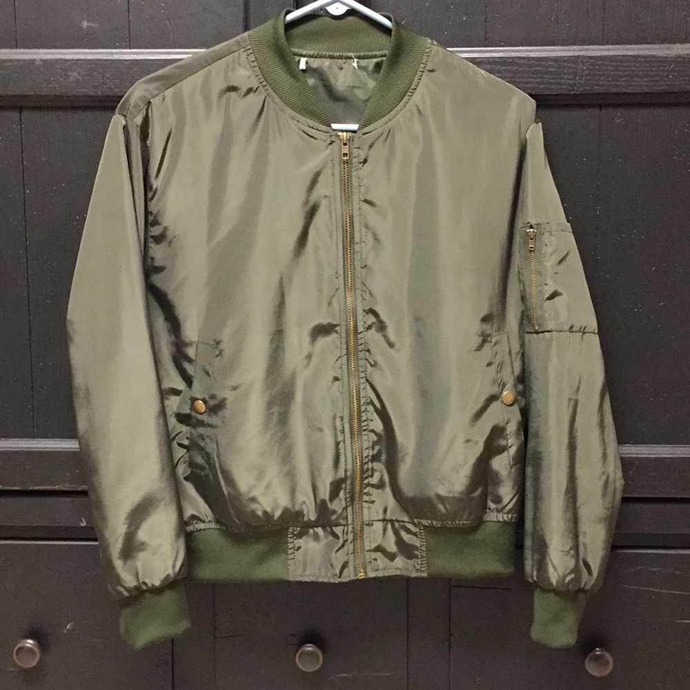 Classically Styled Army Green Bomber Jacket Sz M